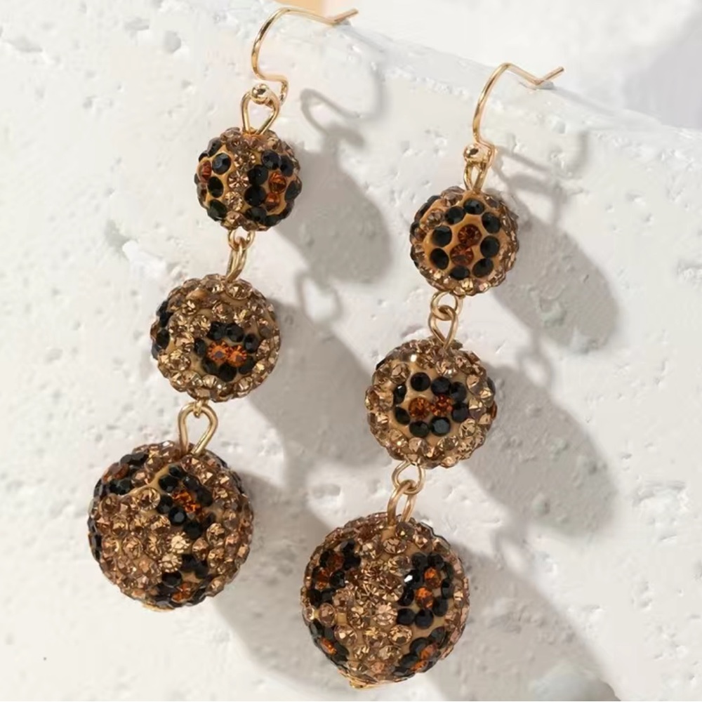 NEW Crystal Leopard Dangle Earrings - Picture 3 of 3
